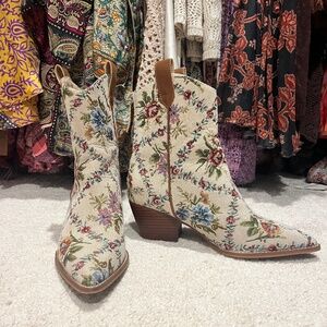 Tapestry cowboy boots